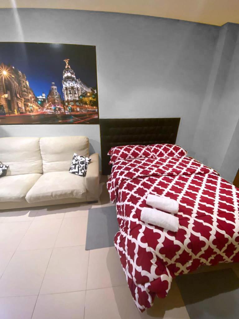 Callao - Apartaments The Palmer House Мадрид Екстериор снимка
